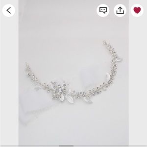 Selling wedding hair piece. Used once only, in great condition